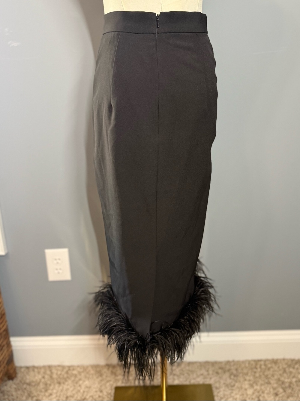 NWOT Mac Duggal Black Feather-Trim Pencil Skirt - XS